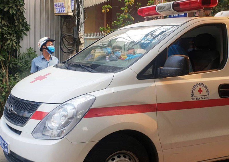 Chồng và người thân của nữ bệnh nhân thứ 35 trốn khu cách ly về nhà - 2