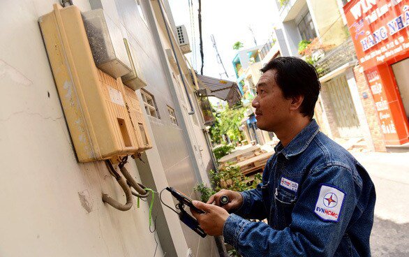 EVN bác tin tăng giá điện trong mùa dịch COVID-19 - 1