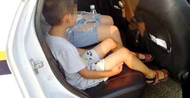 Con trai bị hàng xóm bắt quả tang rình nghe lén, mẹ hối hận khi biết lý do - 1