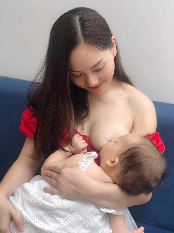 Diễn viên Lan Phương lộ ngực trần khi cho con gần 2 tuổi bú, dân mạng thi nhau nhận xét - 4