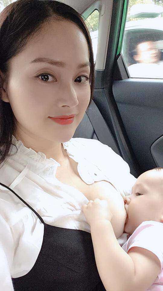 Diễn viên Lan Phương lộ ngực trần khi cho con gần 2 tuổi bú, dân mạng thi nhau nhận xét - 3