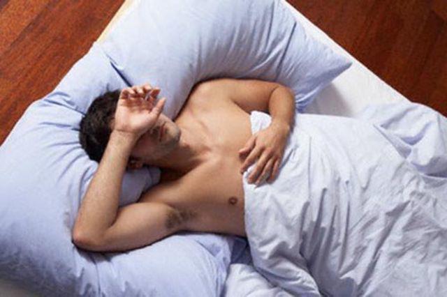 Chàng trai trẻ cầu cứu bác sĩ vì không đáp ứng nổi nhu cầu amp;#34;chuyện ấyamp;#34; cho bạn gái - 2