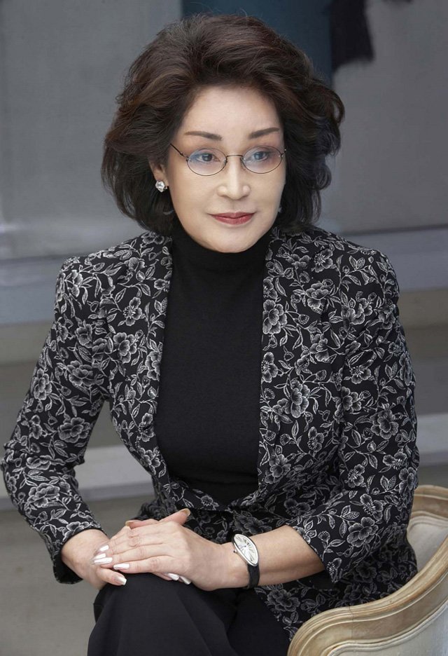 con gai ut tai gioi cua gia toc samsung: me chong tai phiet khien con dau "len bo xuong ruong" - 1