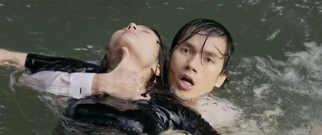 Lộ cảnh Diễm My 9x trầm mình tự sát khi bị chèn ép, Nhan Phúc Vinh nhảy xuống cứu? - 1