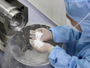 Sức khỏe - Dân đổ xô mua thuốc trị sốt rét ngừa COVID-19, chuyên gia cảnh báo tác dụng phụ nguy hiểm