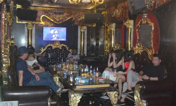 Tin tức 24h: Phong tỏa 2 chung cư cao cấp ở TP.HCM, khẩn trương xác định người từ Mỹ về - 2