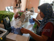 Tin tức - Nuôi 5 con trong hoàn cảnh nghèo khó, người mẹ vẫn may khẩu trang miễn phí tặng người dân