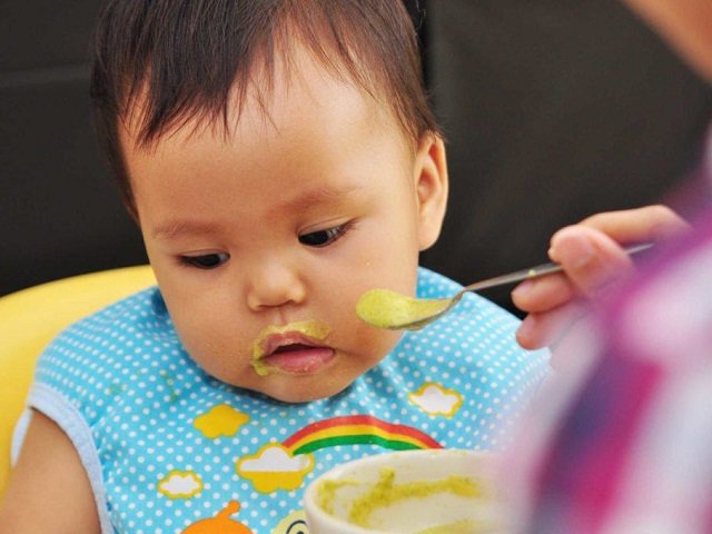 4 thực phẩm không nên cho trẻ dưới 1 tuổi ăn, bằng không sẽ rất nguy hại