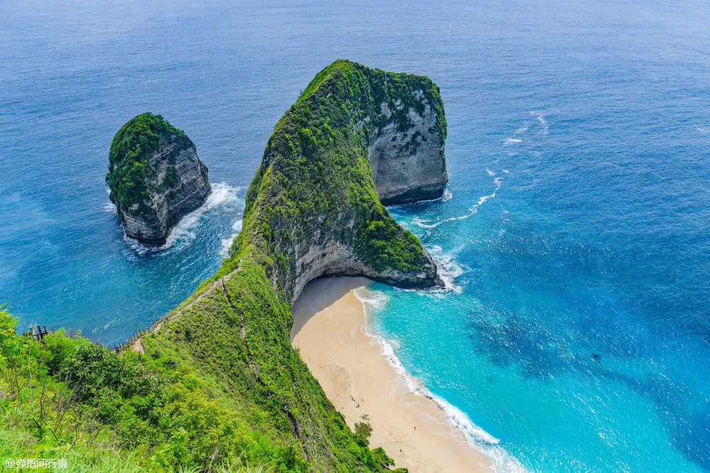Hòn đảo gần Bali, phong cảnh hoang sơ lại có hình dáng như khủng long