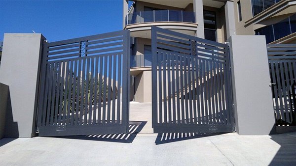 Những mẫu cổng hàng rào sắt đẹp, biến nhà sang chảnh chẳng khác gì biệt thự - 12