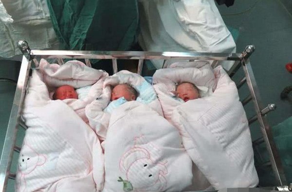 Sau sinh 3, mẹ hét lên có gì đó “di chuyển” trong bụng, bác sĩ khám rồi phá lên cười - 1