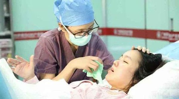 Sau sinh 3, mẹ hét lên có gì đó “di chuyển” trong bụng, bác sĩ khám rồi phá lên cười - 2