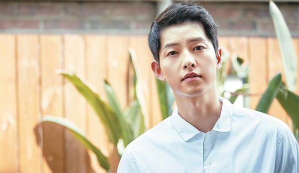 Vừa xuống sân bay Hàn Quốc, Song Joong Ki cùng ê-kíp 100 người sẽ phải cách ly 14 ngày - 5