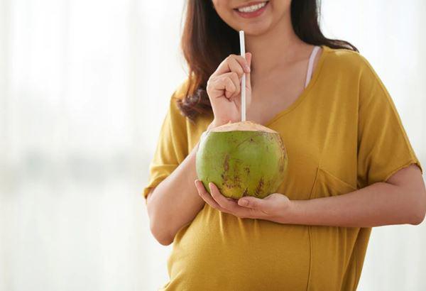 Bà bầu mấy tháng được uống nước dừa, uống bao nhiêu là tốt cho cả mẹ và bé? - 3