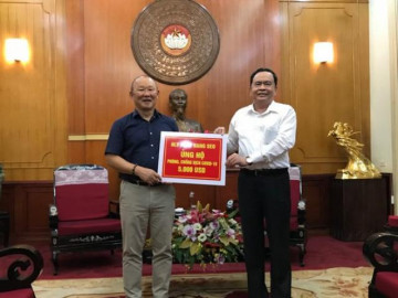 HLV Park Hang Seo ủng hộ 5.000 USD chống COVID-19