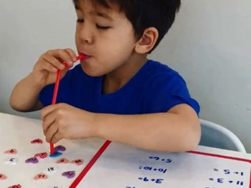 5 trò chơi trong nhà nhiều trẻ thích mê mà rất dễ thực hiện