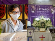 Giải trí - Nghệ sĩ túc trực trong tang lễ, bố Mai Phương thẫn thờ bên linh cữu con gái