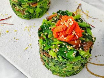 Ăn nhiều thịt ngán ngấy, vợ đảm làm ngay món ăn thanh mát từ cải bó xôi