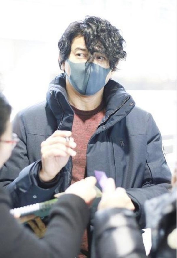 Thái độ rõ ràng của Lưu Thi Thi khi được hỏi về ông xã Ngô Kỳ Long và con trai - 5