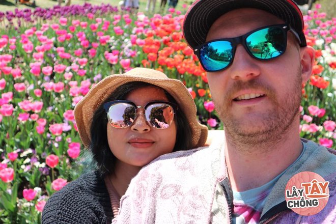 9X Việt cưới chồng Úc, bố mẹ đẻ ăn mừng, bố mẹ chồng lại khóc hết nước mắt - 9