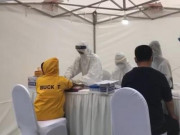 Tin tức - Test nhanh quanh BV Bạch Mai, phát hiện 3 trường hợp dương tính bước đầu với COVID-19