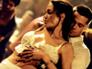 Giải trí - Âm mưu giật chồng cao tay của Angelina Jolie: Cởi nội y khi quay phim cùng Brad Pitt