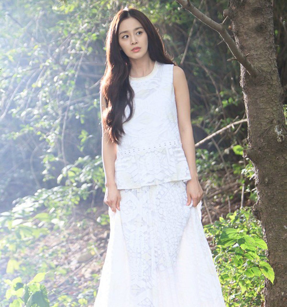Hoa hậu Lương Thùy Linh: tôi phải  mượn bạn 6 chiếc váy để đi thi - 33