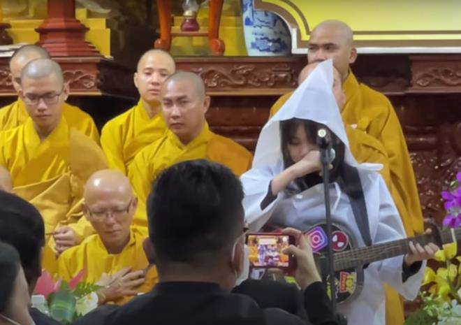 Tang lễ Vân Quang Long ở Việt Nam: Bố ruột kể lời trăn trối, con gái khóc đến lạc giọng - 8