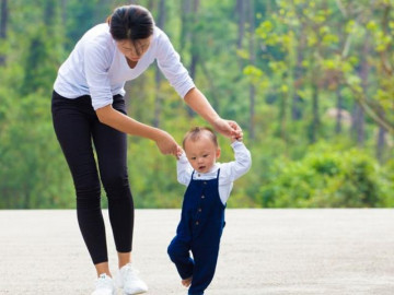 3 yếu tố quyết định trẻ biết đi sớm hay muộn nhiều cha mẹ không biết