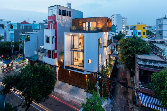 Thiết kế thông minh cho căn nhà hẹp trong hẻm ở Sài Gòn - 1