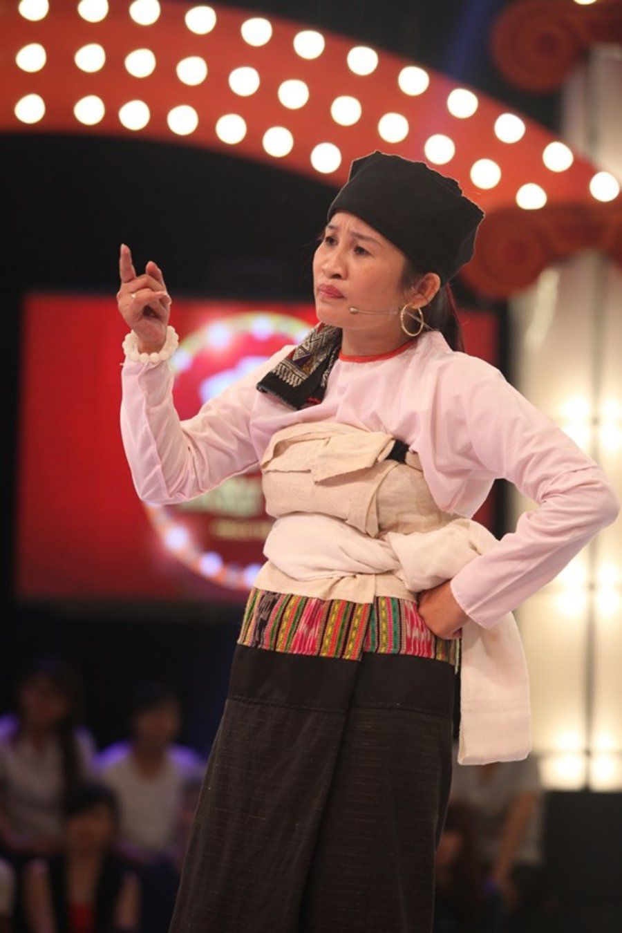 amp;#34;Cô gái trăm triệuamp;#34; Lê Thị Dần thay đổi lột xác sau 5 năm khiến Trấn Thành phát cuồng - 1