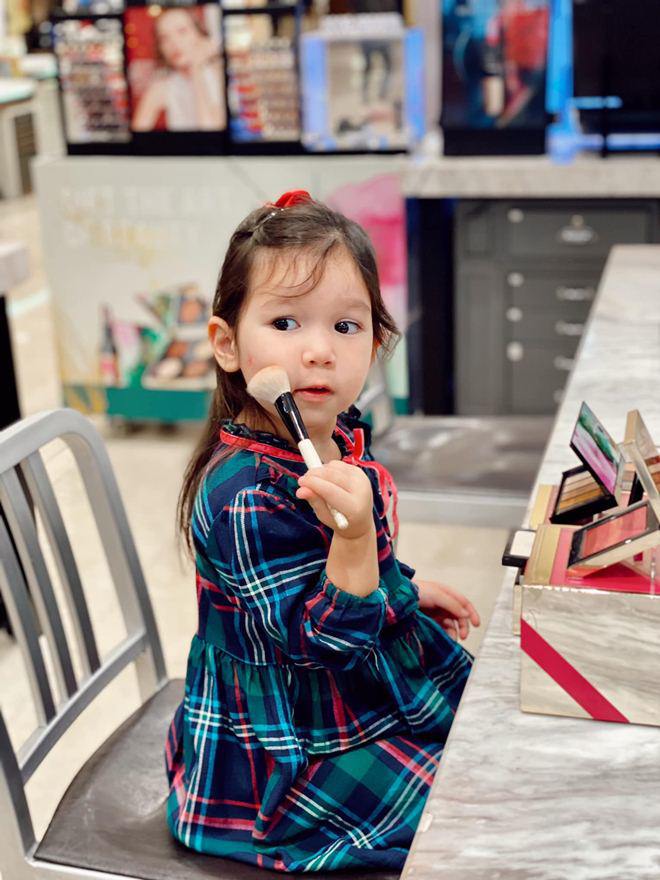 Siêu mẫu Hà Anh phẫn nộ vì mặt xinh của con gái bị đem đi quảng cáo bán bò khô - 8
