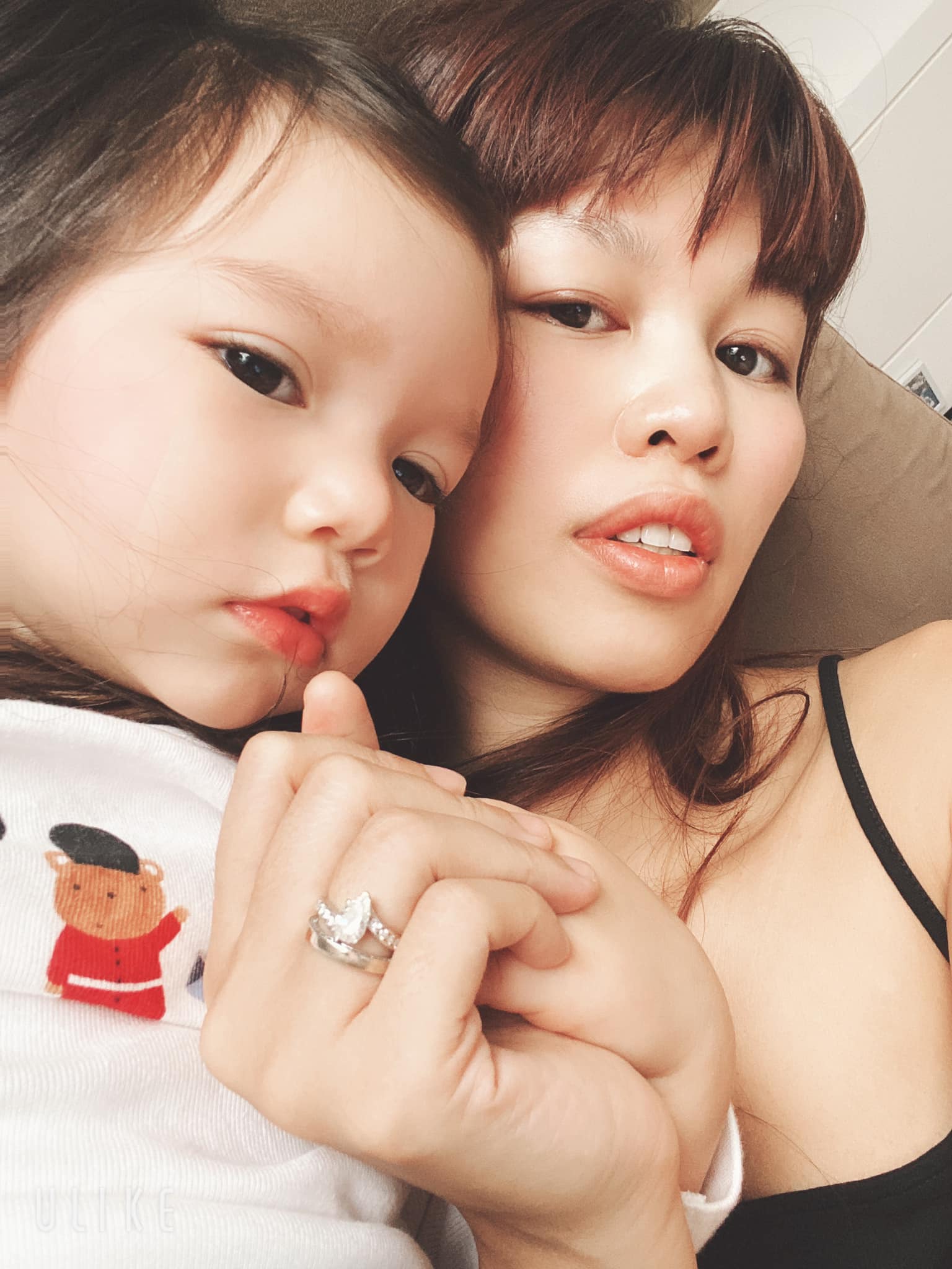 Siêu mẫu Hà Anh phẫn nộ vì mặt xinh của con gái bị đem đi quảng cáo bán bò khô - 1