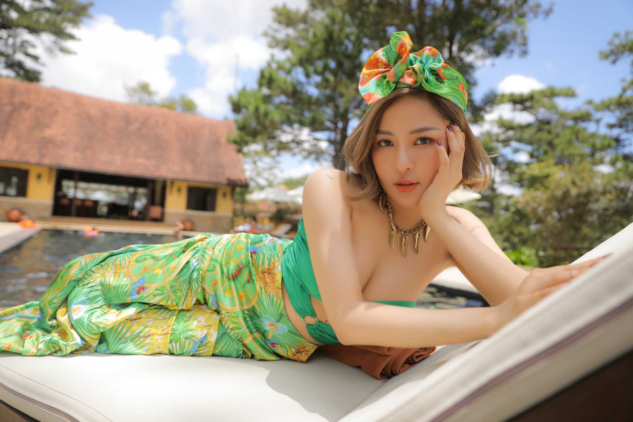 Lên núi ở ẩn, hotgirl Trâm Anh ăn vận kín như bưng, trái ngược hẳn style táo bạo một thời - 3