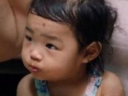 Tin tức - Bé gái bị bạo hành tới tử vong gây chấn động, nhói lòng trước nơi an nghỉ sơ sài