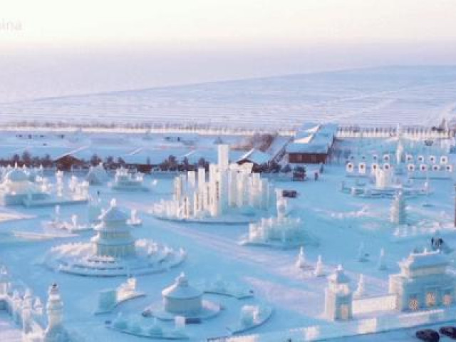 Clip Eva - Chiêm ngưỡng khung cảnh siêu thực ở 'hồ nước thần thánh' tại Trung Quốc