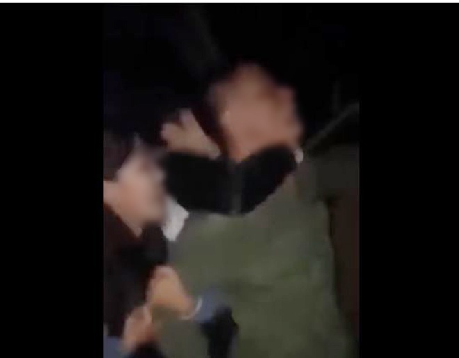 Bắt quả tang bố ngoại tình, con trai lao vào đánh đập bồ nhí và cái kết không ngờ - 2