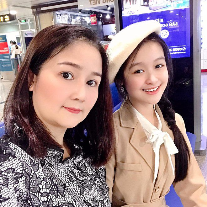 Lần 2 gặp Đỗ Mỹ Linh, bé gái Cần Thơ chuyên đọ sắc Hoa hậu lấn át, khác lần đầu - 11