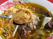 Xem ăn chơi - Quán bún Huế không có thịt bò nhưng bán hơn 1.000 bát mỗi ngày, tồn tại suốt 16 năm