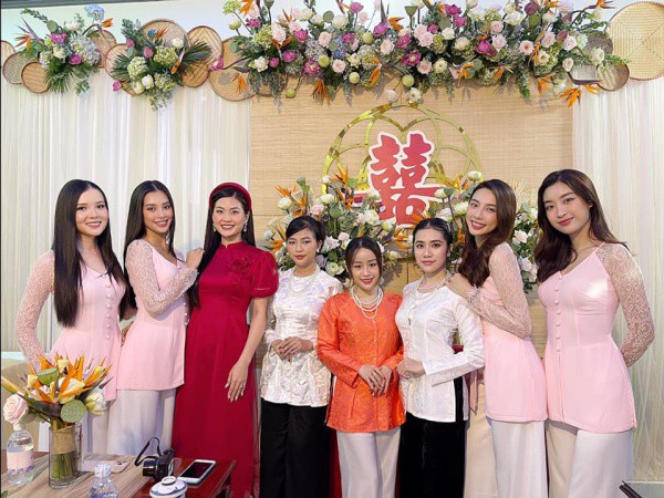 Đỉnh cao nhan sắc của dàn phụ dâu tập hợp loạt Hoa hậu đình đám: Tiểu Vy-Mỹ Linh đẹp đỉnh - 4