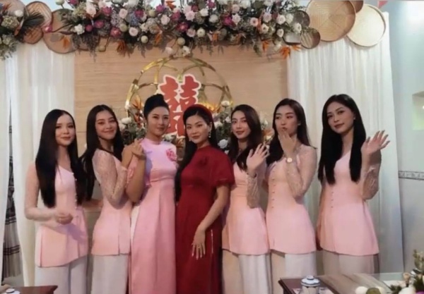 Đỉnh cao nhan sắc của dàn phụ dâu tập hợp loạt Hoa hậu đình đám: Tiểu Vy-Mỹ Linh đẹp đỉnh - 1