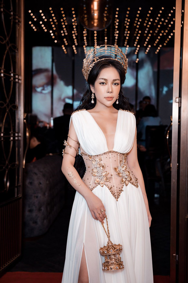 Hotgirl Hồ Thảo My hóa nữ thần Hy Lạp lộng lẫy trong đêm dạ tiệc “Night of Queen” - 2