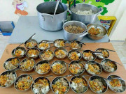 Làm mẹ - Phát hiện điểm lạ trong bức ảnh ăn trưa của con, mẹ trẻ bức giận lao đến gặp hiệu trưởng