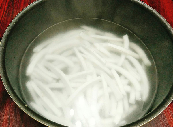 Cách làm mứt dừa sữa đặc, tươi thơm ngon béo ngậy cực đơn giản tại nhà - 3