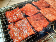 Xem ăn chơi - Đặc sản thịt heo khô thơm nức mũi, chị em đua nhau tự làm để ăn Tết