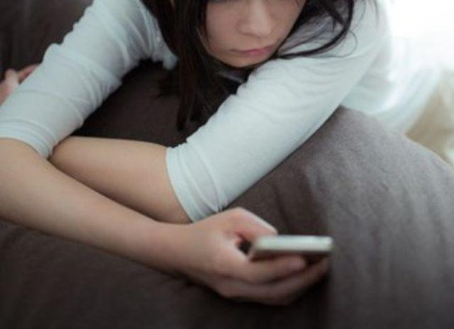 3 nữ sinh bị suy buồng trứng sớm, tương lai vô sinh vì thói quen mỗi tối rất tai hại - 1