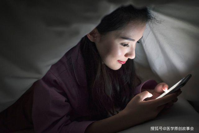 3 nữ sinh bị suy buồng trứng sớm, tương lai vô sinh vì thói quen mỗi tối rất tai hại - 3