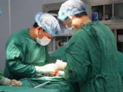 Sức khỏe - Bạn trai làm "chuyện ấy" quá mạnh, cô gái ở Hà Nội bị chảy máu nghiêm trọng phải nhập viện