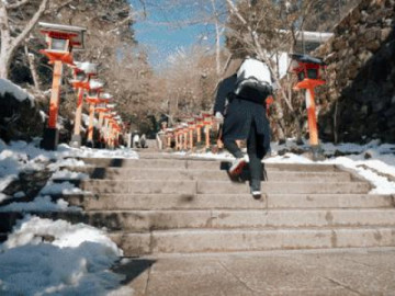 Phong cảnh ngoạn mục của ngôi đền cổ ở Nhật Bản khi tuyết bao phủ