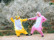 Xem ăn chơi - Lên đồ xúng xính đi Mộc Châu chụp ảnh, đôi bạn phải đổi trang phục vì nguyên nhân bất ngờ